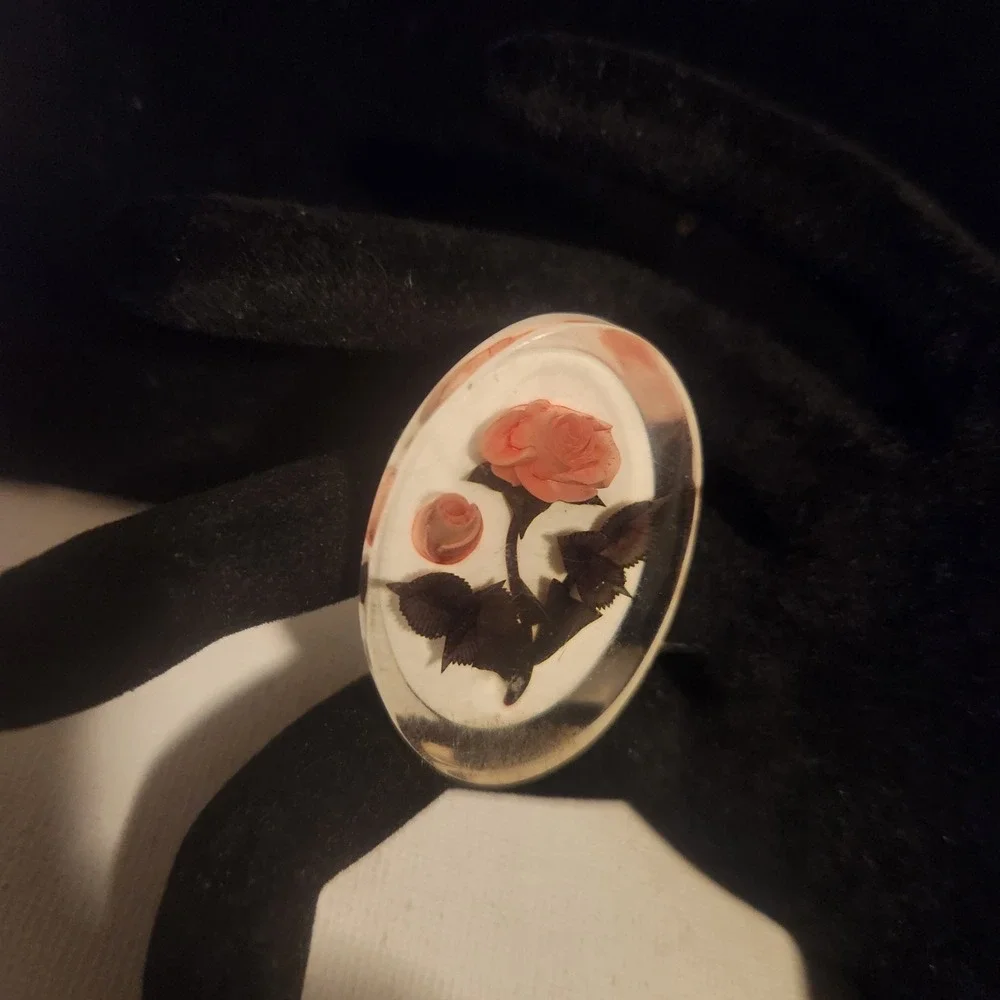 Vintage Reverse Carved Lucite Rose‎ Brooch Pink Floral Intaglio Oval Pin